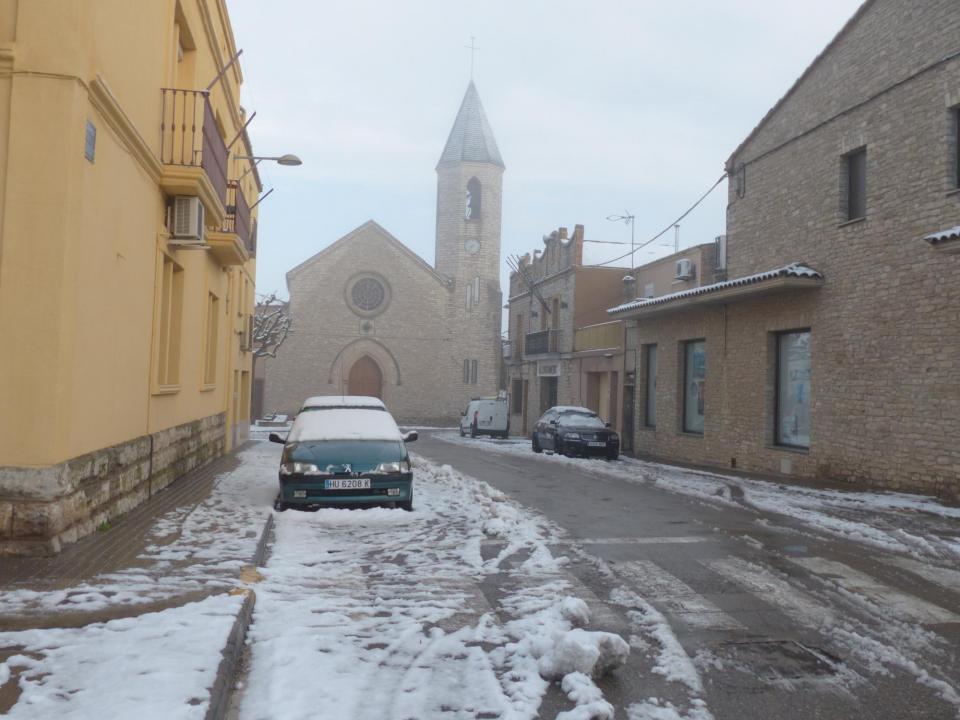 28.2.2016 Carrer dels Regidors, amb l'església del Sagrat Cor al fons  Sant Guim de Freixenet -  Daniel Espejo Fraga