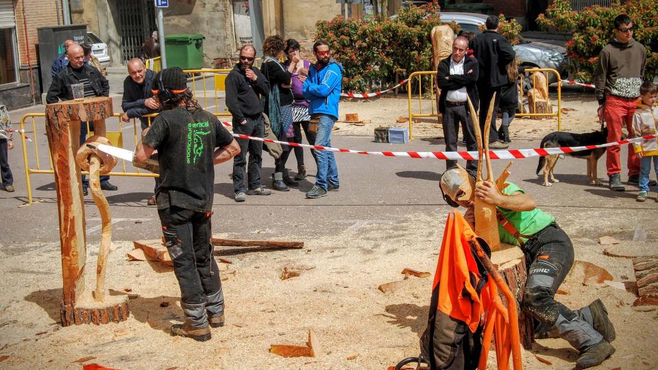 10.4.2016 escultures de fusta tallades amb motoserra  Calaf -  Ramon Sunyer