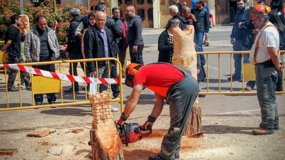 10.4.2016 escultures de fusta tallades amb motoserra  Calaf -  Ramon Sunyer