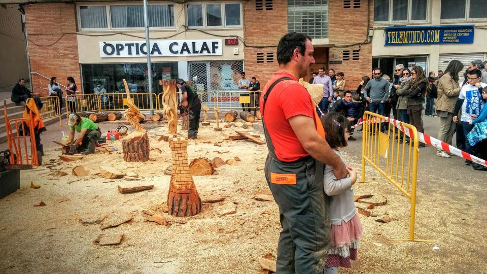 10.4.2016 escultures de fusta tallades amb motoserra  Calaf -  Ramon Sunyer