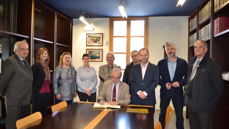 Signatura del conveni de Campus d’Arqueologia de la UAB - Guissona Signatura del conveni de Campus d’Arqueologia de la UAB - Guissona