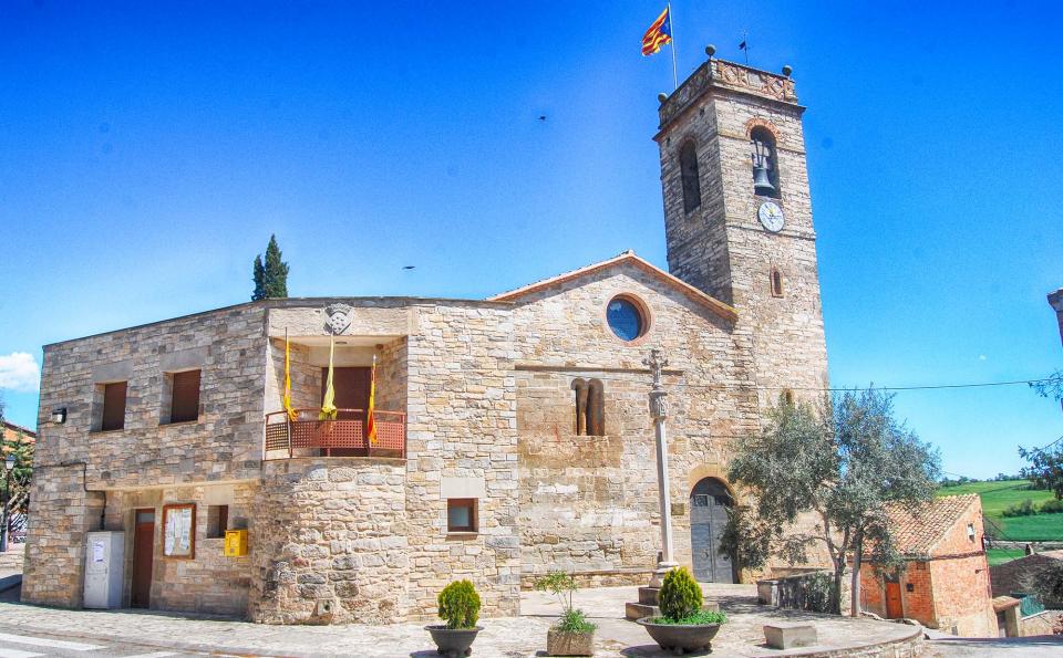 24.04.2016 Església Santa Maria romànic (XIII) i ajuntament  Sant Guim de la Plana -  Ramon Sunyer