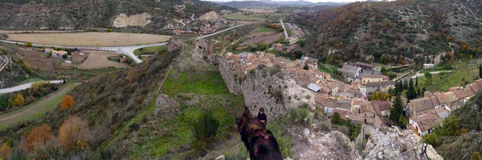 27.12.2014 Panoràmica del castell i el poble  Castellfollit de Riubregós -  Quim Bou