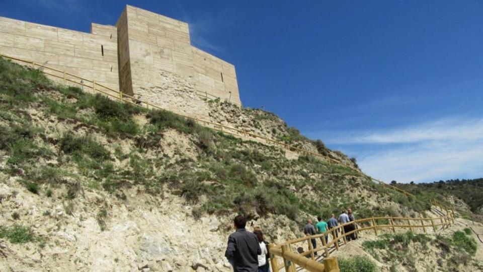 27 de Abril de 2016 Finalitza la restauració del castell de Sant Esteve a Castellfollit de Riubregós  Castellfollit de Riubregós -  Aj Castellfollit