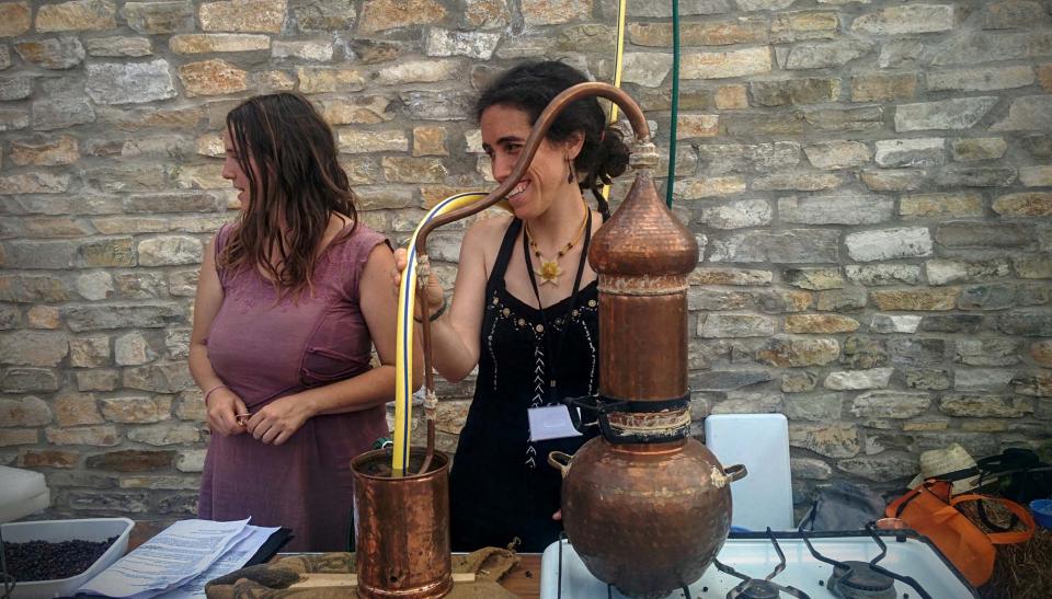 11.6.2016 - destil·lació de ginebra - Argençola - som Segarra