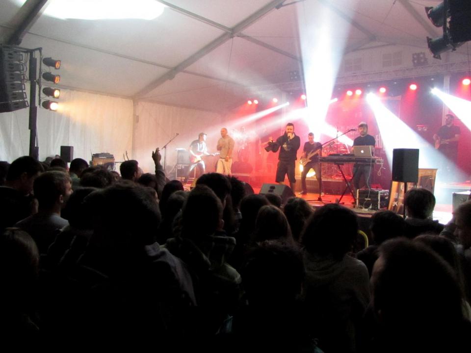 Calaf celebra la 25a edició del Desfolca’t amb una àmplia oferta musical 26.6.2016 Calaf celebra la 25a edició del Desfolca’t amb una àmplia oferta musical - Ajuntament de Calaf