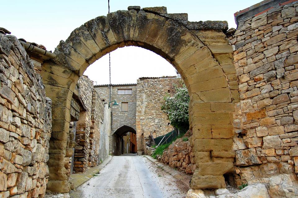 23.4.2010 Portals del carrer del Pou  Granyena de Segarra -  Àngela Llop