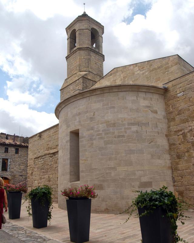 31.8.2016 Església de Sant Miquel romànic s XII  Forès -  Ramon Sunyer