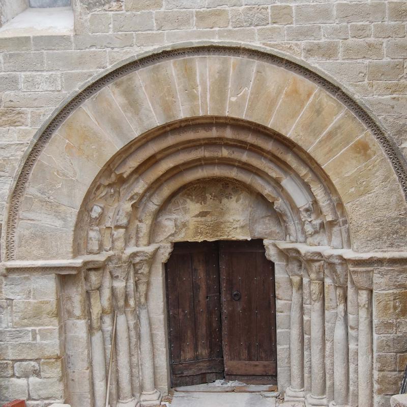 31.8.2016 Església de Sant Miquel porta de les dones  Forès -  Ramon Sunyer