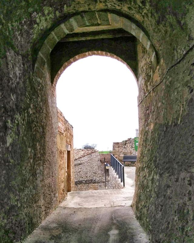 29 de Març de 2015 Portal del castell  La Prenyanosa -  Ramon Sunyer