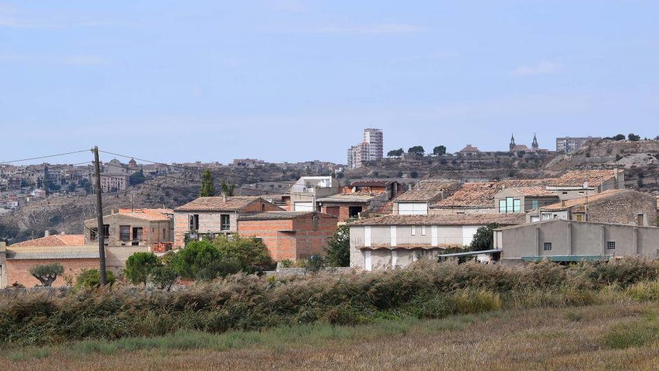 9.10.2016 vista del poble, Cervera al fons  Vergós -  Ramon Sunyer