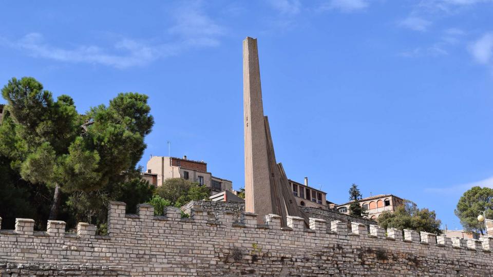 9.10.2016 muralles i monument a la Generalitat  Cervera -  Ramon Sunyer