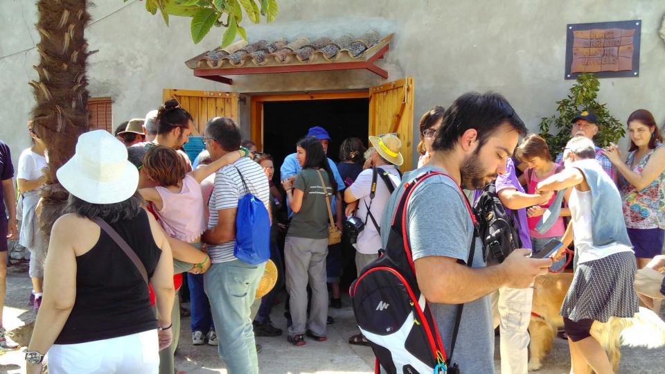 10.6.2017 - Cua per poder entrar a les activitats - Argençola - Toni lloret