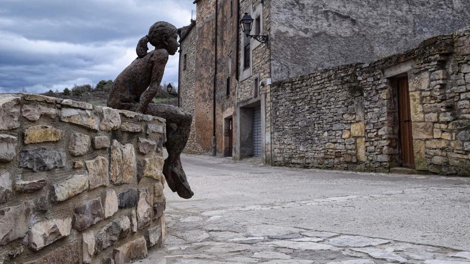 La nena, escultura de Teresa Riba 12.3.2017 La nena, escultura de Teresa Riba Conesa - Ramon Sunyer