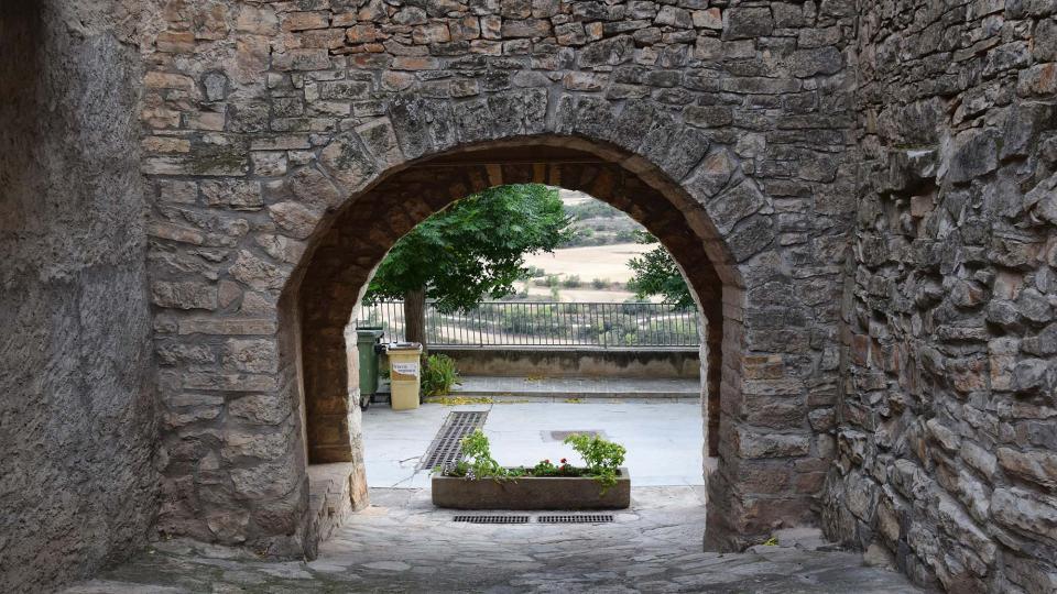 30.8.2017 portal  Montornès de Segarra -  Ramon Sunyer