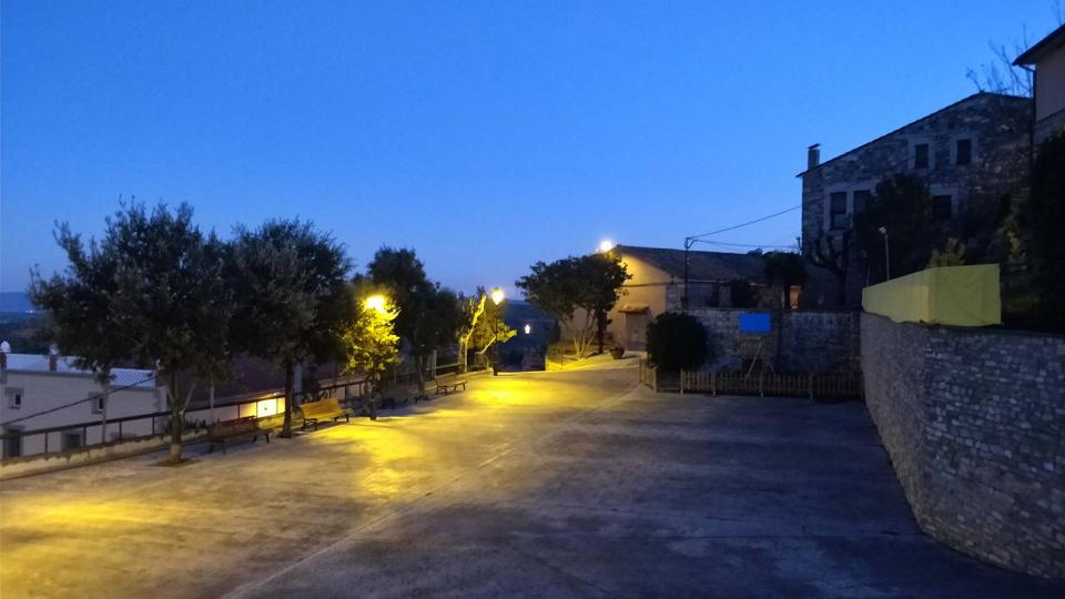 16.12.2017 - vista de la plaça al capvespre - Argençola - Ramon  Sunyer