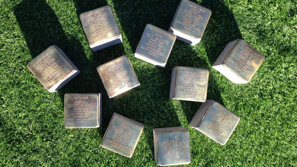 llambordes Stolpersteine en memòria dels 11 veïns de diferents viles segarrenques que van patir la deportació als camps nazis