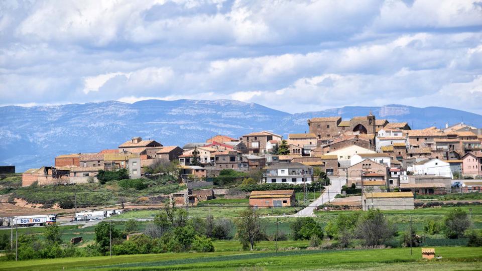 30.4.2018 vista del poble  Les Pallargues -  Ramon Sunyer