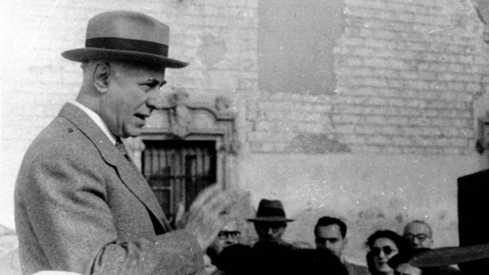 Agustí Duran i Sanpere fent de cicerone - Cervera Agustí Duran i Sanpere fent de cicerone - Cervera
