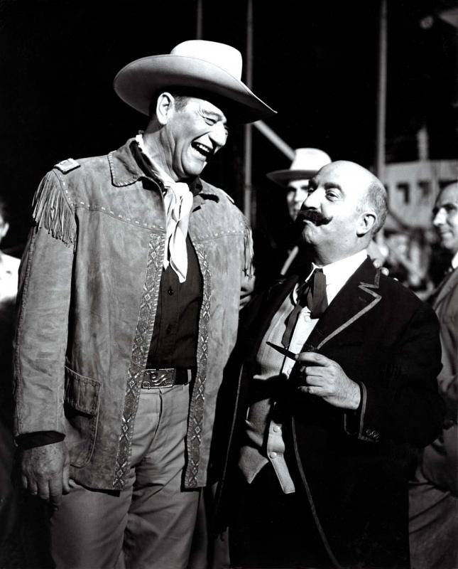 John Wayne i Claudi Gómez Grau al rodatge d'El fabulós món del circ -  John Wayne i Claudi Gómez Grau al rodatge d'El fabulós món del circ -
