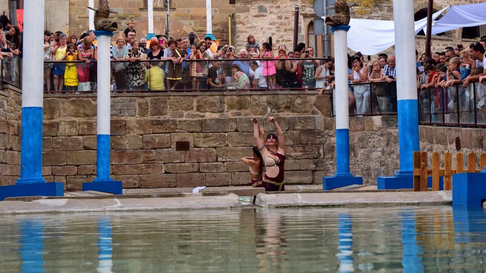 21.7.2018 espectacle de dansa aquàtica a la font  Guissona -  Ramon Sunyer