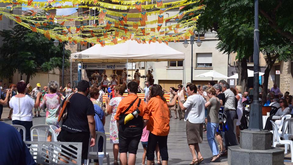 9.9.2018 Sardanes a la plaça  Guissona -  Ramon Sunyer