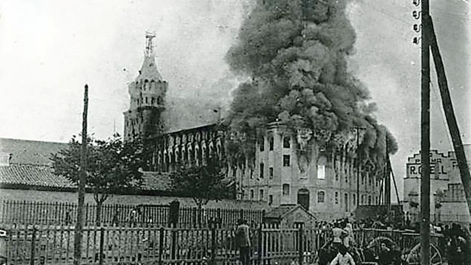 el 7 d'agost de 1923, un incendi va cremar completament l’edifici - Cervera el 7 d'agost de 1923, un incendi va cremar completament l’edifici - Cervera