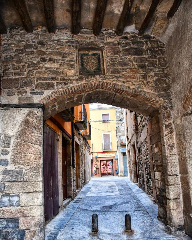 7.3.2020 Portal de la plaça Major, conegut també com a portal de Guimerà  Verdú -  Ramon Sunyer