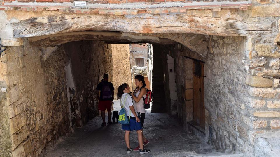 11.8.2018 Pas cobert del carrer de la Cendra  Guimerà -  Ramon Sunyer