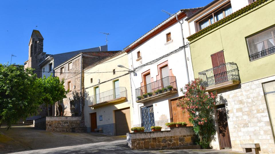 13.6.2020 Plaça Major  Montfalcó d'Ossó -  Ramon Sunyer