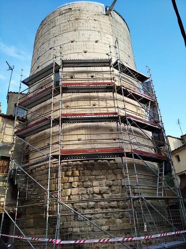 Enretiren el revestiment exterior de la Torre d’Ivorra - Ivorra Enretiren el revestiment exterior de la Torre d’Ivorra - Ivorra
