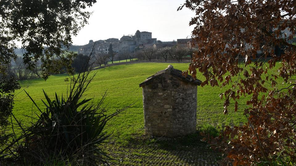 20.2.2021 Vista del poble  La Tallada -  Ramon Sunyer