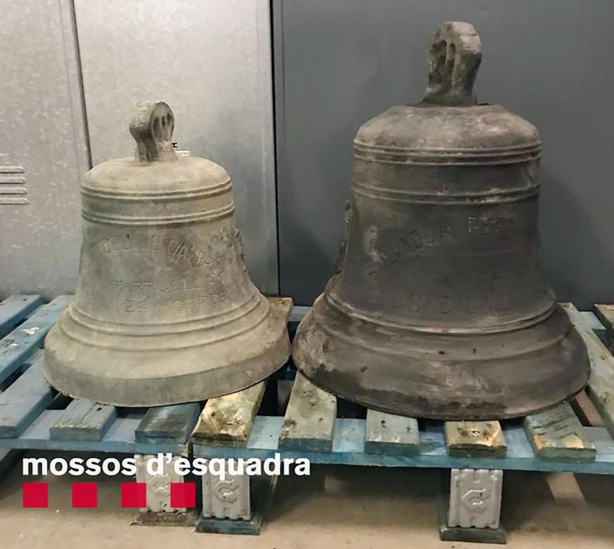 Els Mossos recuperen a Miralcamp les dues campanes sostretes de l'ermita de Massoteres el 2019 - Massoteres Els Mossos recuperen a Miralcamp les dues campanes sostretes de l'ermita de Massoteres el 2019 - Massoteres