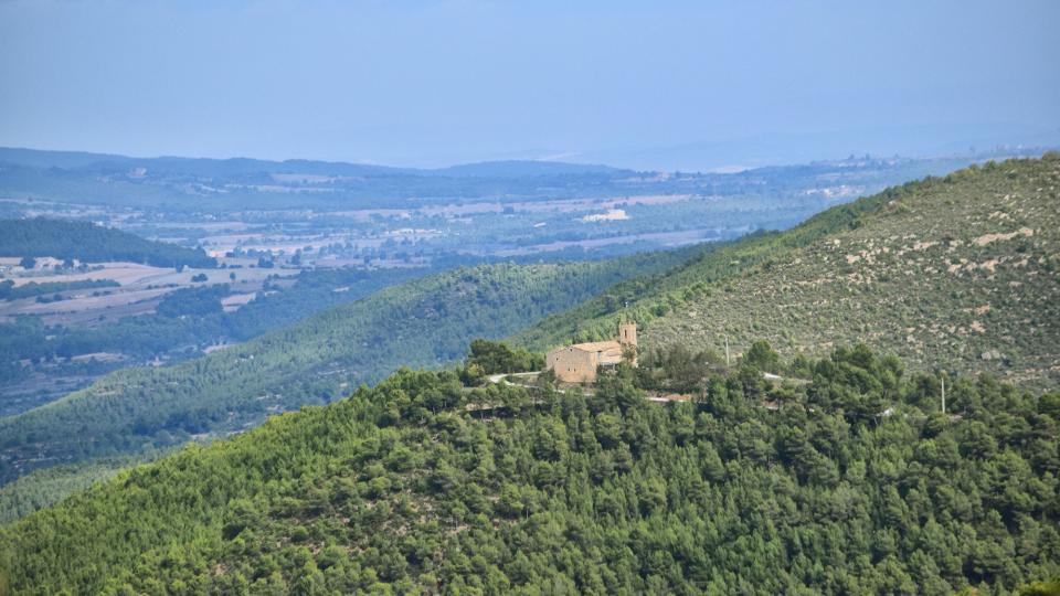1.11.2019 Vista de l'església  Maçana -  Ramon Sunyer