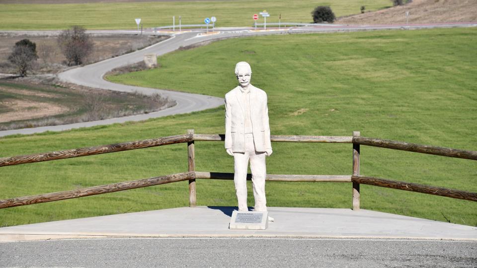 29.1.2023 Escultura a Manuel de Pedrolo  L'Aranyó -  Ramon Sunyer