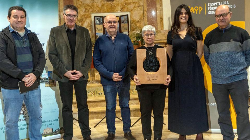 19 de Març de 2023 La presidenta de l’Associació d’Amics de Sant Magí de la Brufaganya i el seu entorn Teresa Forné recull el premi Sikarra 2023  Sant Magí de la Brufaganya -  efes