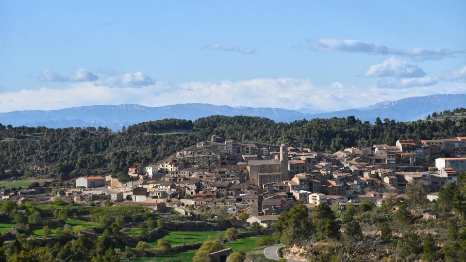2.4.2023 vista del poble  Els Omells de na Gaia -  Ramon Sunyer
