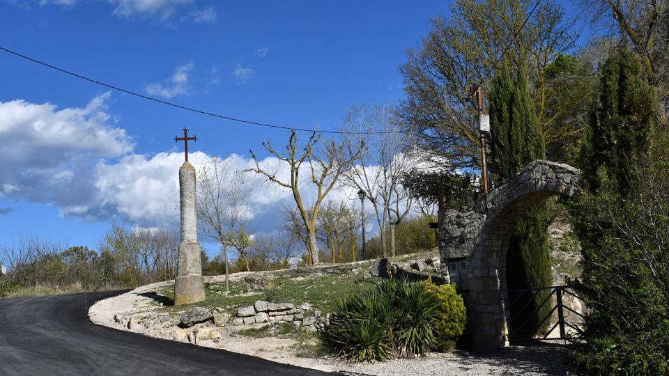 2.4.2023 Creu de terme  Montblanquet -  Ramon Sunyer