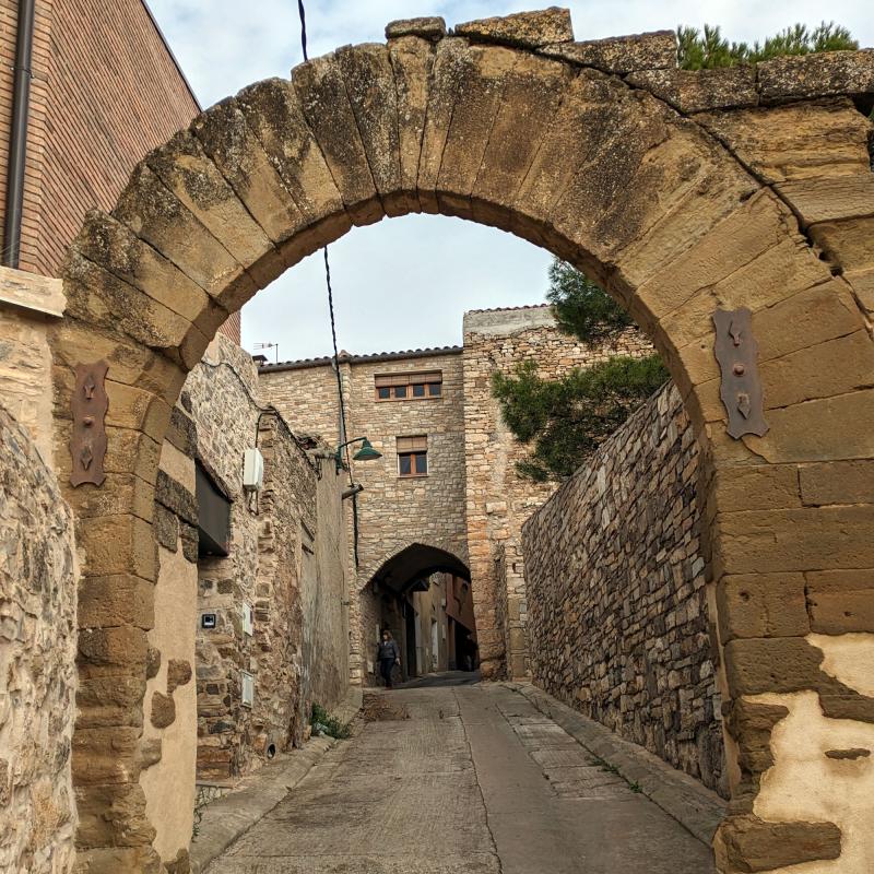 4.11.2023 Portal del carrer del Pou  Granyena de Segarra -  Ramon Sunyer