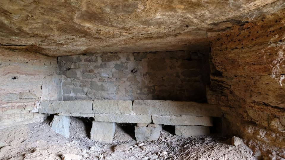 23 de Abril de 2024 Cabana excavada sota la roca  Gra -  Josep Maria Santesmasses Palou