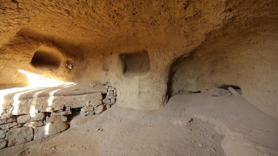 23.4.2024 Cabana de terra  Torà -  Josep Maria Santesmasses Palou