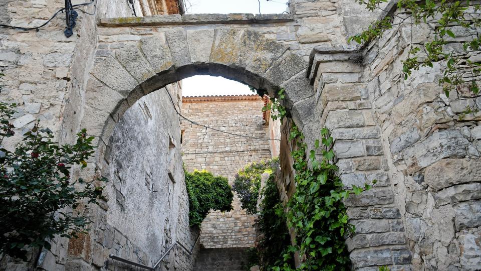 13.4.2024 portal del castell  La Guàrdia Lada -  Ramon Sunyer