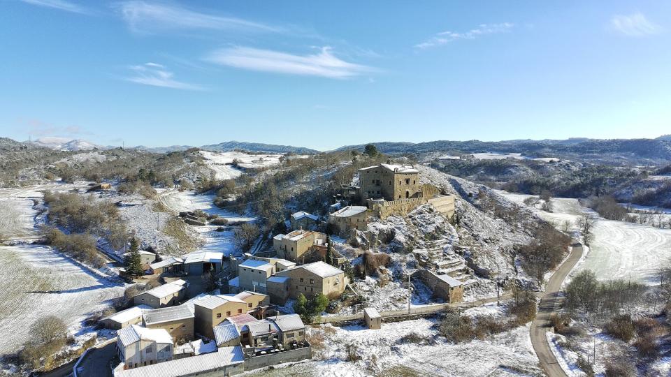 6.1.2026 Vista del poble nevat  Enfesta -  Ramon Sunyer