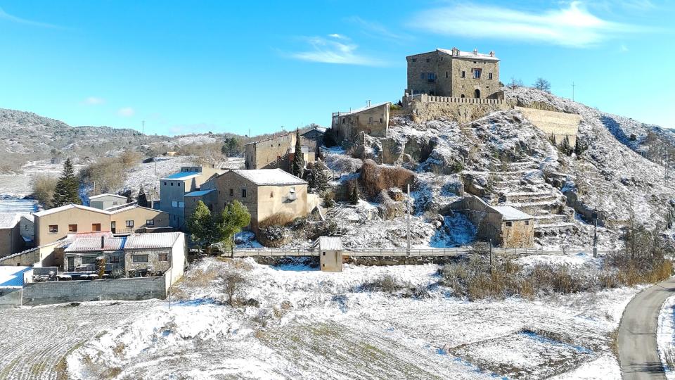 6.1.2026 Vista del poble nevat  Enfesta -  Ramon Sunyer