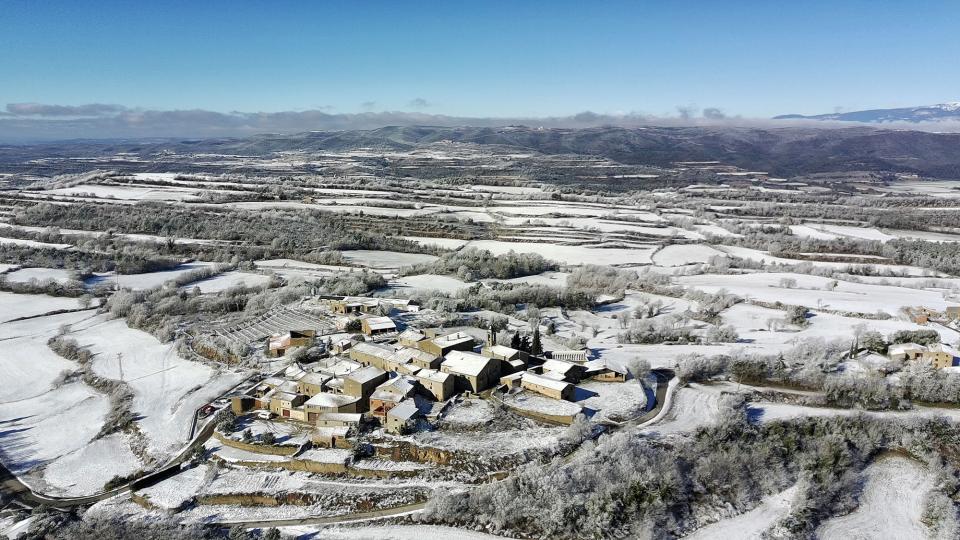 6.1.2026 Vista aèria del poble nevat  Prades de la Molsosa -  Ramon Sunyer