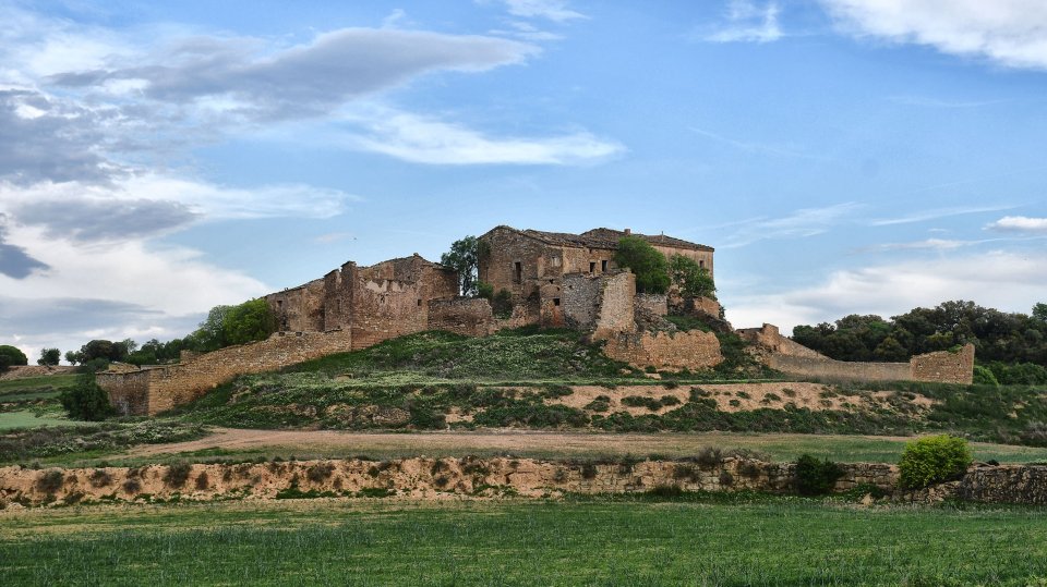 20.4.2026 - vista del poble - Conill (T) - Ramon Sunyer