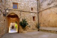 Tordera: Entrada típica de poble clos . poblet.  Àngela Llop