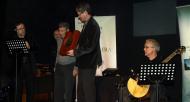 Guissona: Albert Turull lliura a Vicent Loscos, en nom dls AAAP, la segona edició del Premi Sikarra (2013)  Jaume Moya