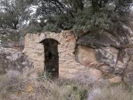 Vall del Llobregós: cabana encastada entre el rocam  Ramon Sunyer