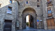 Santa Coloma de Queralt: portal  Ramon Sunyer